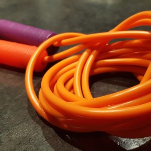 Corde à sauter freestyle PVC – poignées longues